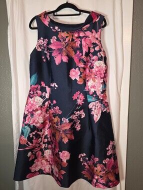 ✨ NWT RSVP by Talbots Navy Floral Fit